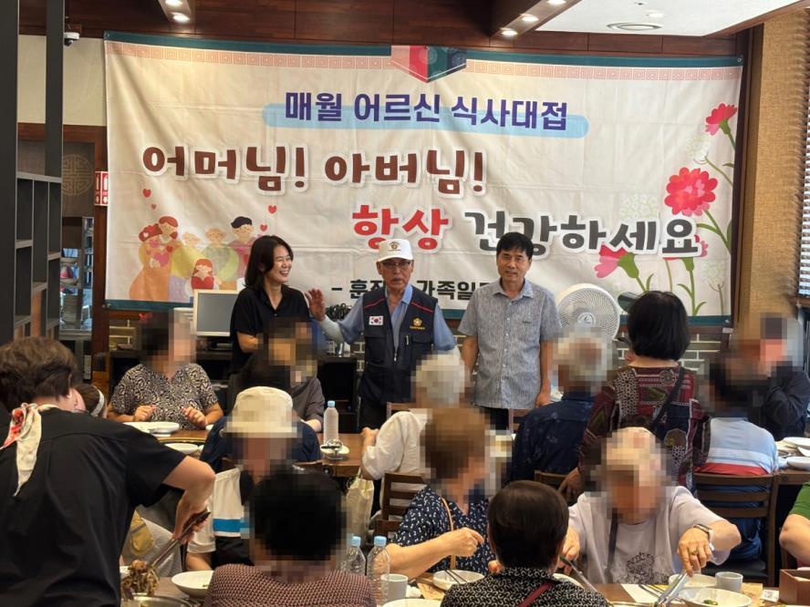 수원시 권선구 훈장골 수원점, 지역 어르신 50여 명에 오찬 대접